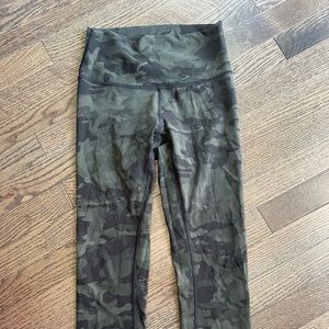Camo crop leggings